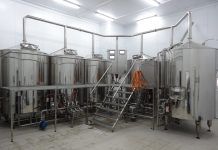 Koox ka kooban hay’ado badan ayaa burburiyay warshad khamri sharci darro ah oo ku taal Kericho