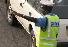 Labo sarkaal oo ka tirsan ciidamada taraafikada ee dalka oo loo xiray Laaluush