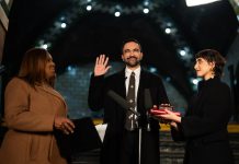 Zohran Mamdani oo loo dhaariyay duqa magaalada New York isagoo wata Kitaab Qur’aan taariikhi ah