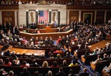 Aqalka Koongareeska Maraykanka oo u codeeyay canshuur uu Trump ku soo rogay Canada