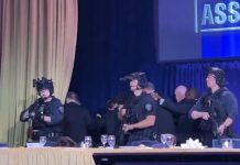 Trump oo ammaankiisa la sugay ka dib toogasho ka dhacday Aqalka Cad